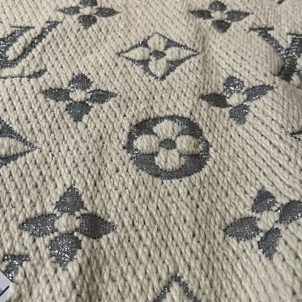LOUIS VUITTON AUTHENTIC SHINE LOGOMANIA Pearl/ Gray SCARVE